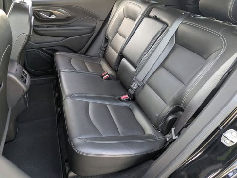 Used 2024 GMC Terrain SLT image 27