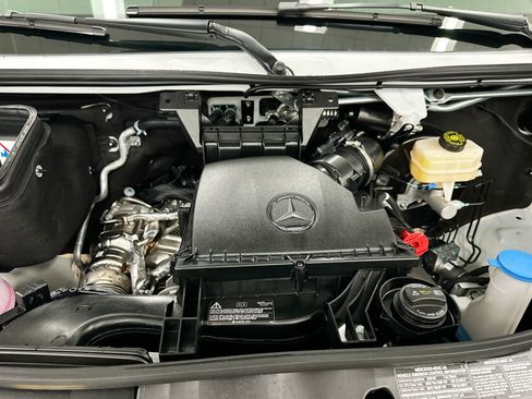 Used 2025 Mercedes-Benz Sprinter 2500 image 28