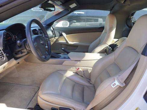 Used 2007 Chevrolet Corvette Coupe w/ Preferred Equipment Group RWD image 3