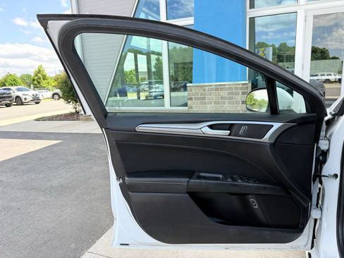 Used 2019 Ford Fusion SE FWD image 10