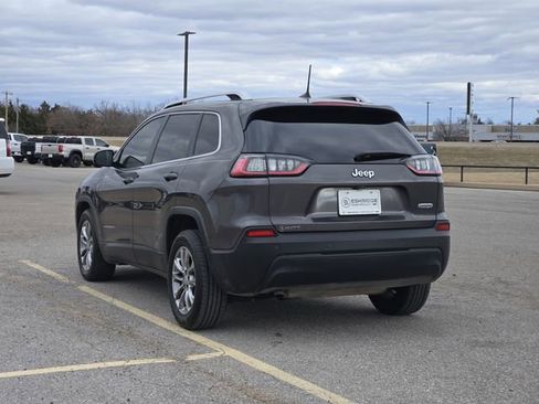 Used 2019 Jeep Cherokee Latitude Plus w/ Comfort/Convenience Group image 5