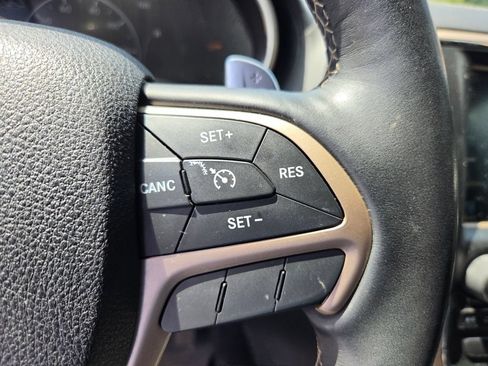 Used 2016 Jeep Grand Cherokee Overland AWD/4WD image 15