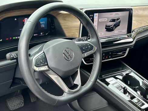 Used 2024 Volkswagen Atlas SE AWD/4WD image 25