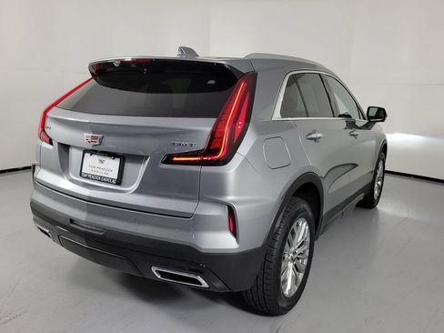 Used 2025 Cadillac XT4 Premium Luxury FWD image 3