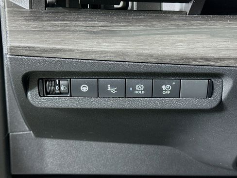 Used 2023 Nissan Ariya AWD image 17