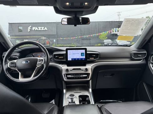 Used 2022 Ford Explorer XLT w/ Equipment Group 202A image 18