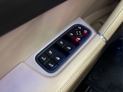 Used 2021 Porsche Cayenne AWD/4WD image 41