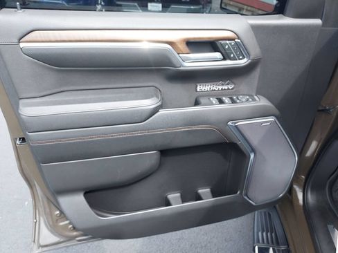 Used 2023 Chevrolet Silverado 1500 High Country w/ High Country Premium Package AWD/4WD image 12