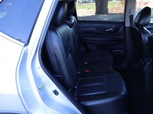 Used 2018 Nissan Rogue SL FWD image 21