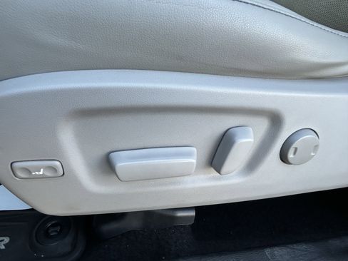 Used 2015 Toyota Highlander Limited image 15