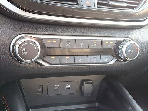 Used 2023 Nissan Altima 2.5 SR w/ SR Premium Package image 18