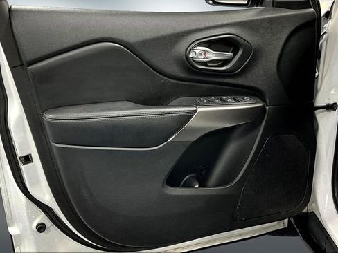 Used 2020 Jeep Cherokee Latitude Plus image 19