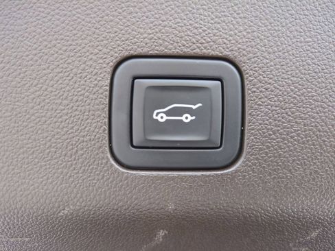 Used 2024 Chevrolet Tahoe Z71 w/ Luxury Package image 15