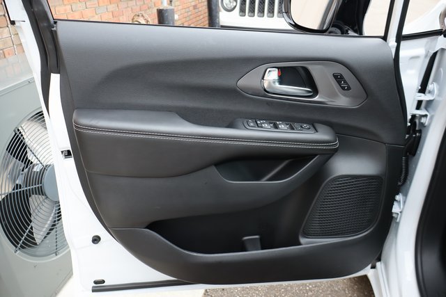 New 2026 Chrysler Pacifica Select AWD/4WD image 7