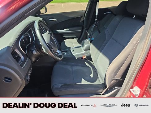 Used 2017 Dodge Charger SXT RWD image 9