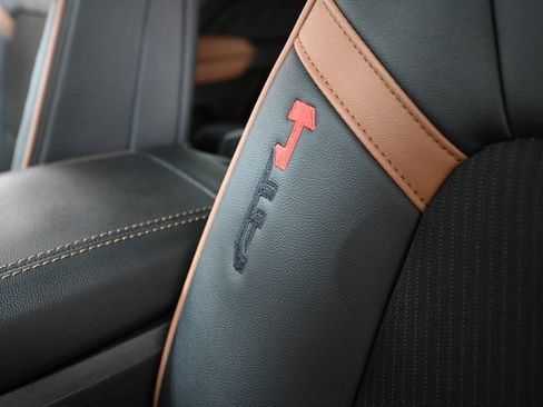 Used 2024 GMC Canyon AT4 image 27