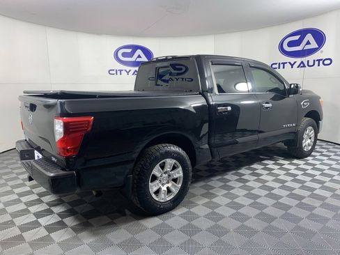 Used 2017 Nissan Titan SV image 3