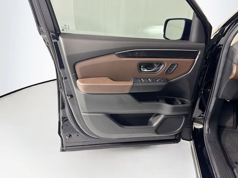 Used 2025 Honda Pilot Elite image 24