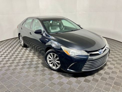 Used 2015 Toyota Camry XLE w/ Moonroof Package image 4