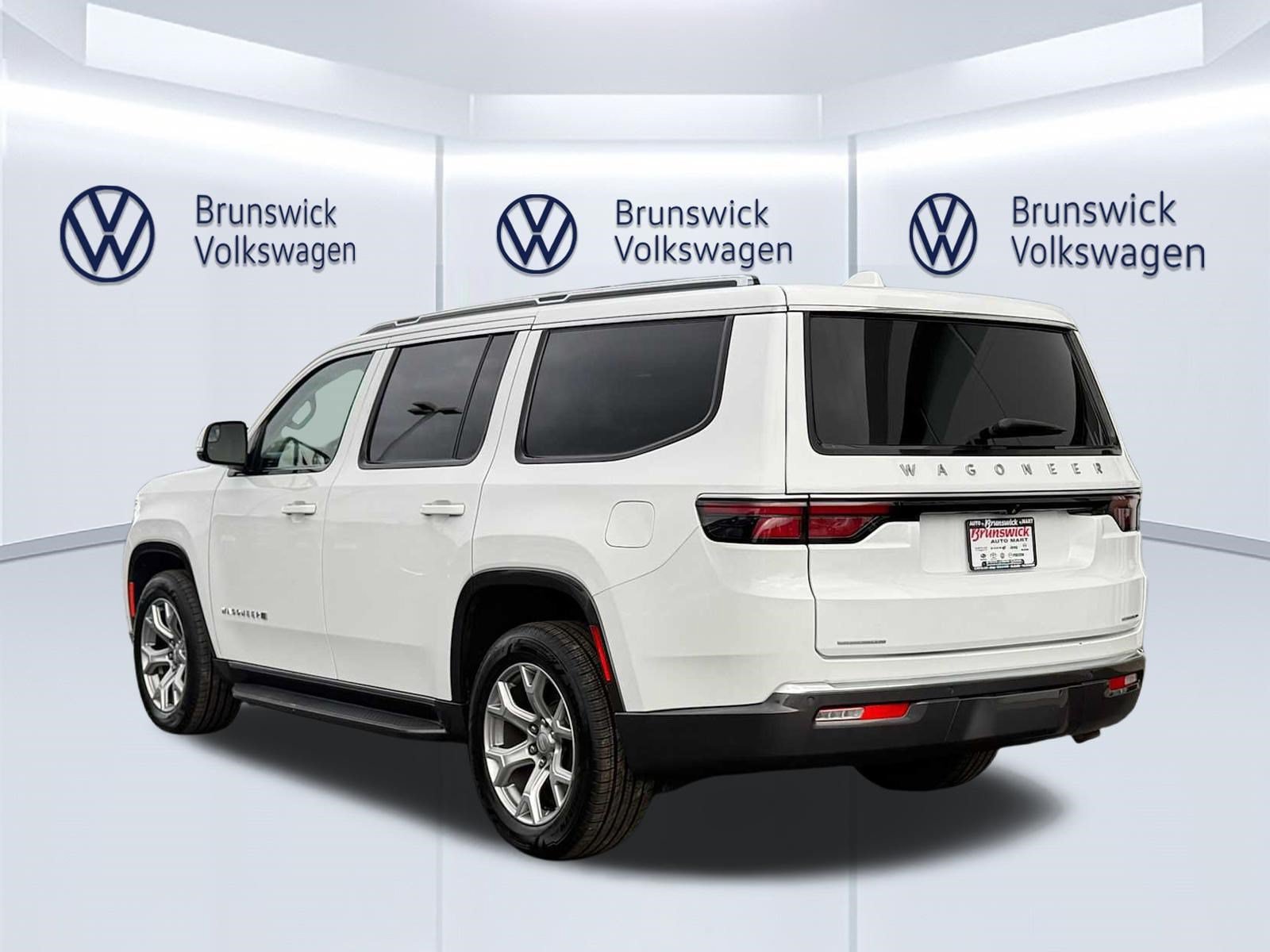 Used 2022 Jeep Wagoneer Series II AWD/4WD image 6