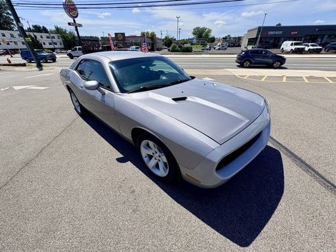 Used 2014 Dodge Challenger SXT RWD image 31
