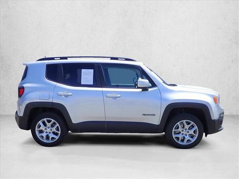 Used 2015 Jeep Renegade Latitude AWD/4WD image 5