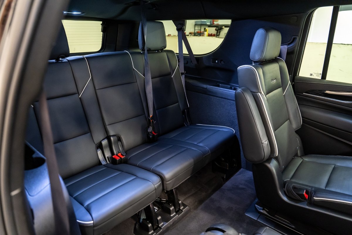 Used 2023 Cadillac Escalade ESV Sport w/ Touring Package AWD/4WD image 8