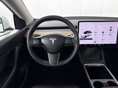 Used 2022 Tesla Model Y Long Range AWD/4WD image 27