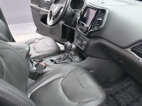 Used 2019 Jeep Cherokee Limited image 17