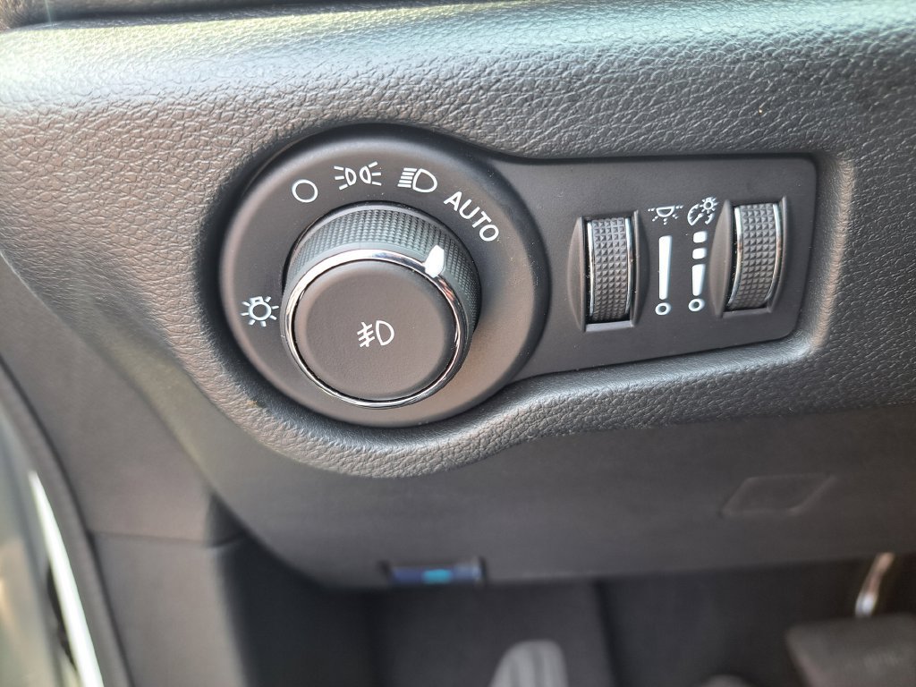 Certified 2026 Chrysler Pacifica Limited FWD image 26
