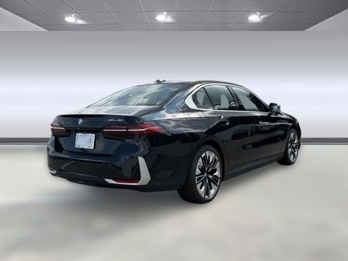 New 2027 BMW i5 eDrive40 w/ Premium Package RWD image 6