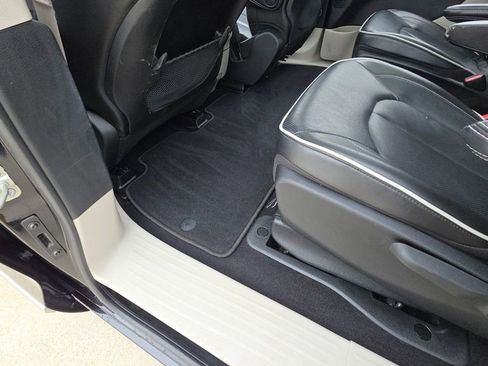 Certified 2022 Chrysler Pacifica Limited FWD image 21
