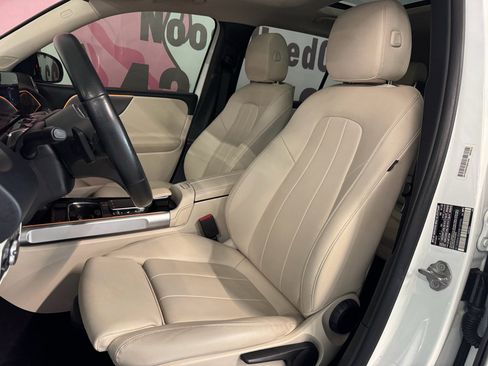 Used 2022 Mercedes-Benz GLB 250 w/ Premium Package Lite image 18