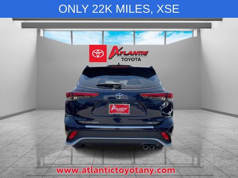 Used 2023 Toyota Highlander XSE AWD/4WD image 7