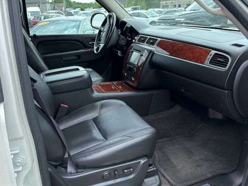 Used 2014 Chevrolet Tahoe LTZ AWD/4WD image 12