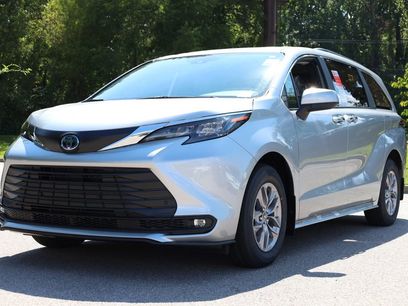 New 2025 Toyota Sienna XLE