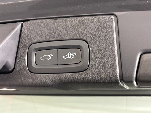 Used 2025 Volvo XC60 B5 Ultra AWD/4WD image 22
