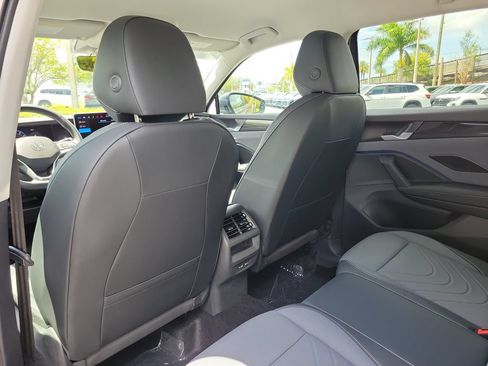 Certified 2026 Volkswagen Tiguan SE FWD image 11