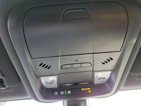 Used 2019 Chevrolet Equinox Premier image 32