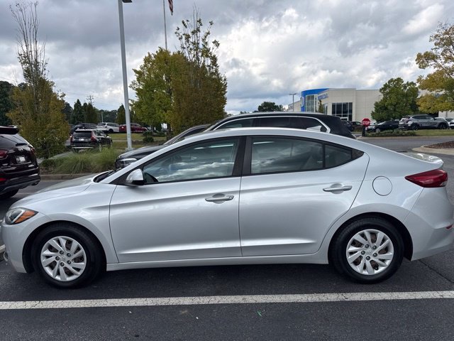 Used 2018 Hyundai Elantra SE w/ SE Connectivity Package 04 FWD image 2