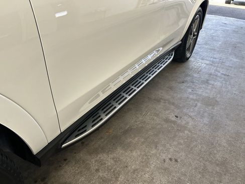 Used 2022 Mercedes-Benz GLE 450 4MATIC w/ AMG Line Exterior image 16