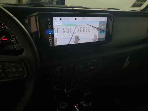 New 2025 Jeep Gladiator Willys image 16