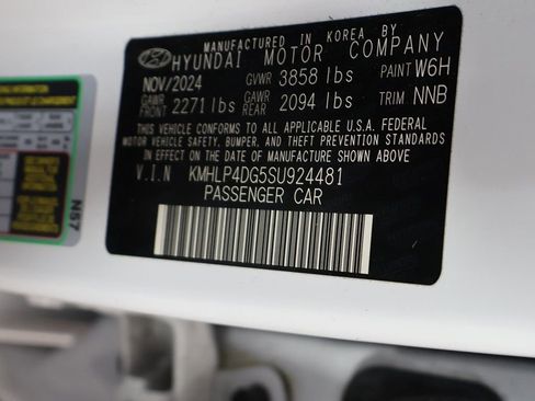 Used 2025 Hyundai Elantra Limited FWD image 54