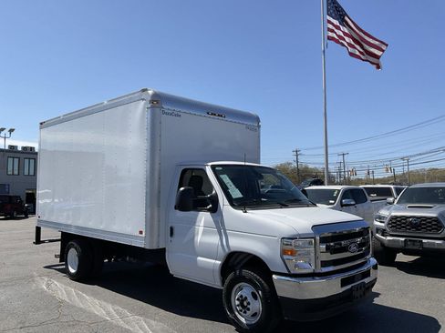 New 2027 Ford E-350 and Econoline 350 Super Duty RWD image 1