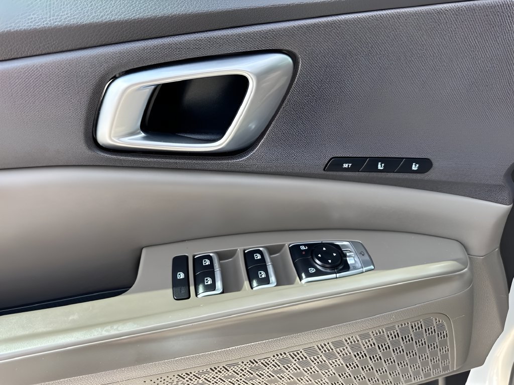 Used 2025 Kia Carnival SX FWD image 28