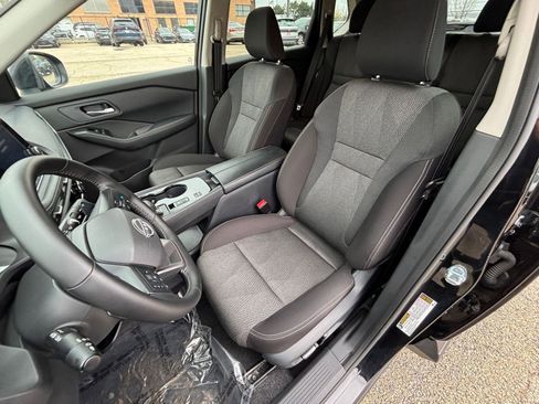 Used 2025 Nissan Rogue SV FWD image 38