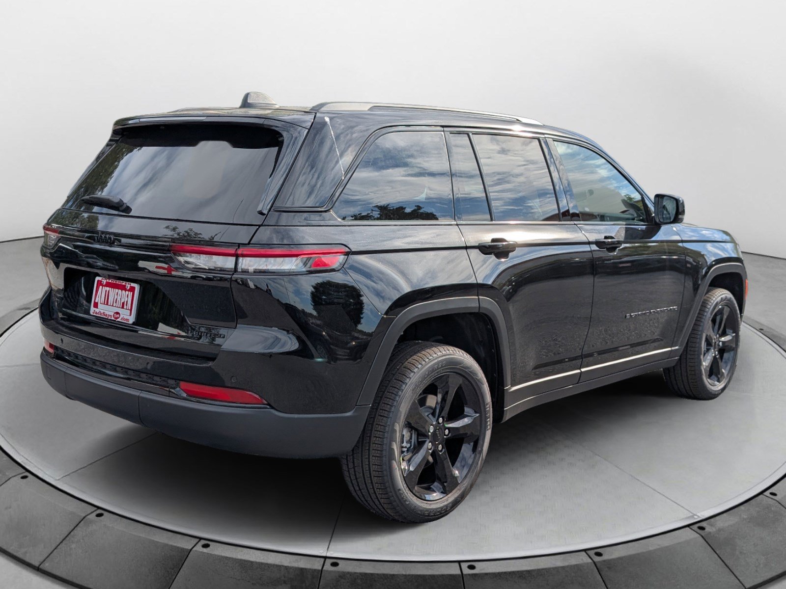 New 2025 Jeep Grand Cherokee Limited w/ Black Appearance Package AWD/4WD image 3
