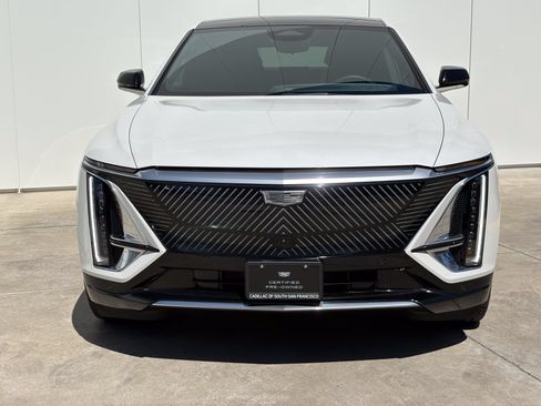 Used 2024 Cadillac Lyriq Luxury AWD/4WD image 3