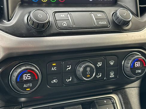 Certified 2023 GMC Acadia SLT w/ Elevation Edition FWD image 29