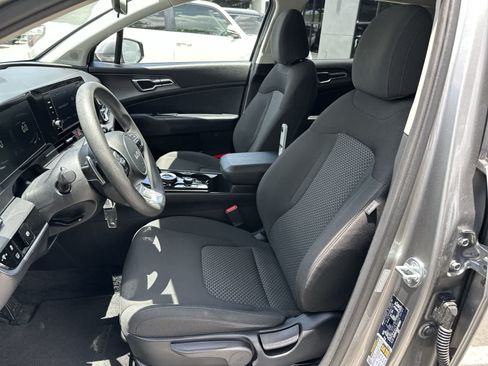 Used 2023 Kia Sportage LX AWD/4WD image 3